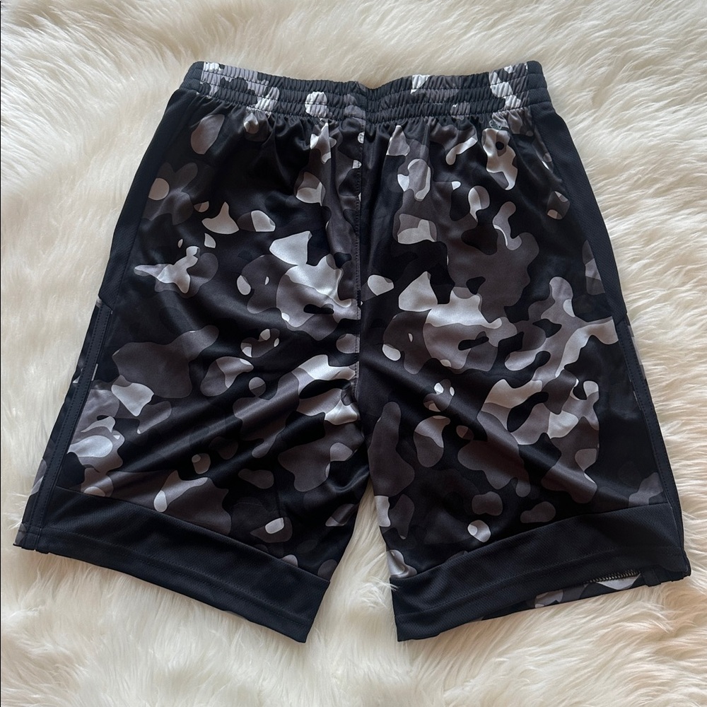 adidas Boys Core Camo Print Shorts Color Black Size L(14/16) NWT - Picture 2 of 9